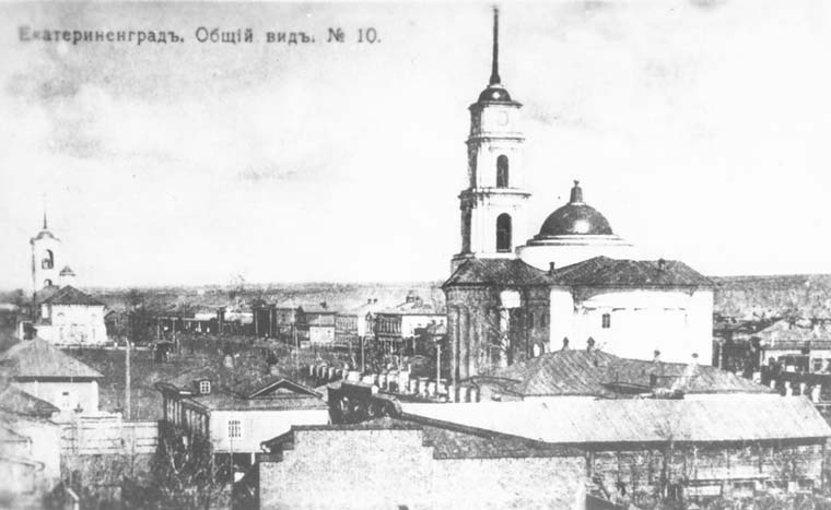 Overview of the "Central Square" in Katharinenstadt. The Catholic church is at the far end of the "square" and the back of the Lutheran church is in the foreground toward the right. Source: wolgadeutsche.net