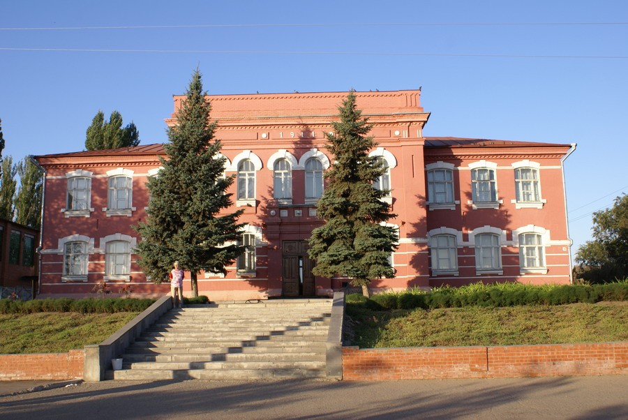 Boys gymnasium (highschool) in Katharinenstadt Today the School of the Arts (2008). Source: wolgadeutsche.net