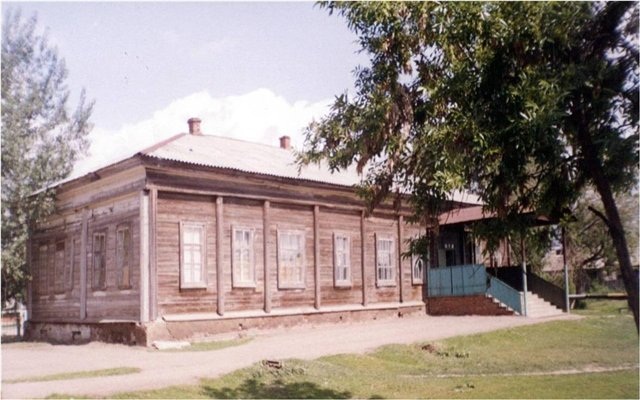 Building built in 1907. Currently the Primary School in Kind. Source: Bill Pickelhaupt.