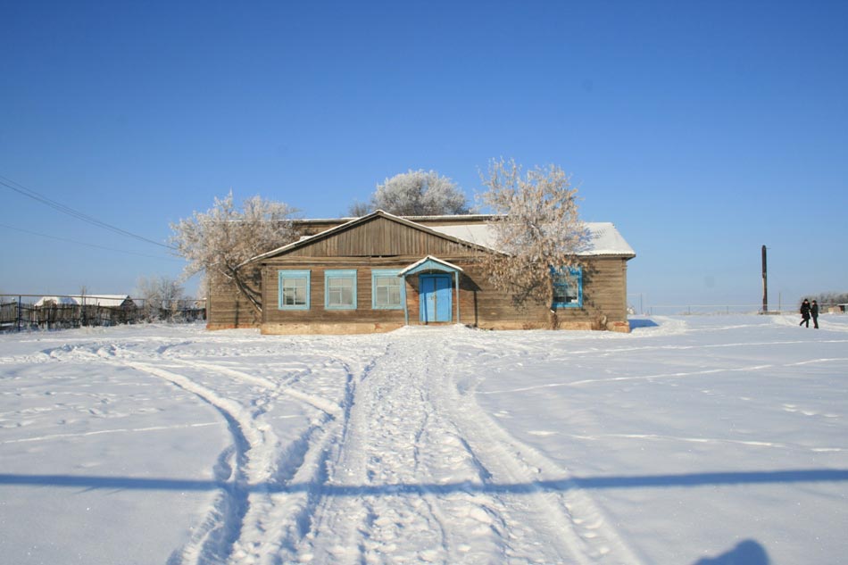 What remains of Nieder-Monjou's former Lutheran Church now serves as the community library. Source: E. Moshkova (2010) as posted to wolgadeutsche.net.