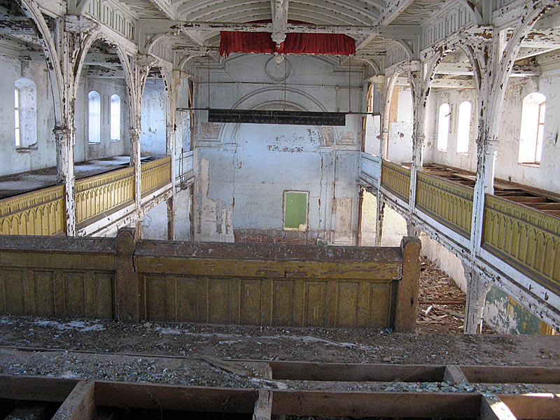 Rosenheim Lutheran Church balcony. Courtesy of Alexander Bashkatov (2007).