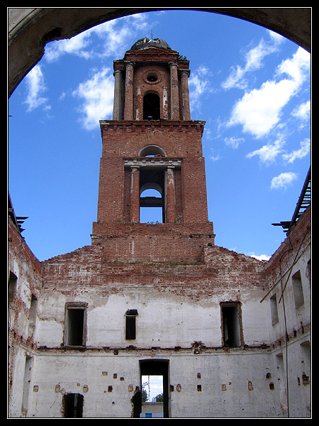 Warenburg Lutheran Church interior (2006). Source: Alexander Bashkatov.